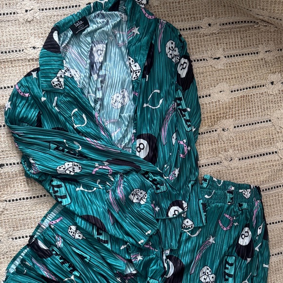 Dressed in LALA “Make A Wish” Plissé Set - Picture 3 of 5